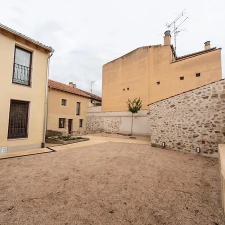 Housing Puente De San Lorenzo Guest house