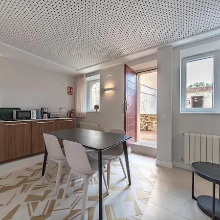 Housing Puente De San Lorenzo بيت ضيافة *