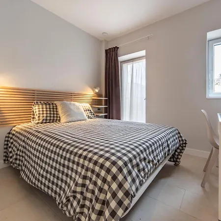 Housing Puente De San Lorenzo بيت ضيافة شقوبية